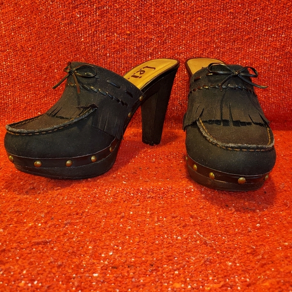 Vintage 90s LEI kiltie clogs